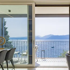  Apartment Salvatorehomes - Luxurious Dreamview Waterfront In With Pool - Casa Azura - A 5 Star Luxury Collection At Garda Italy